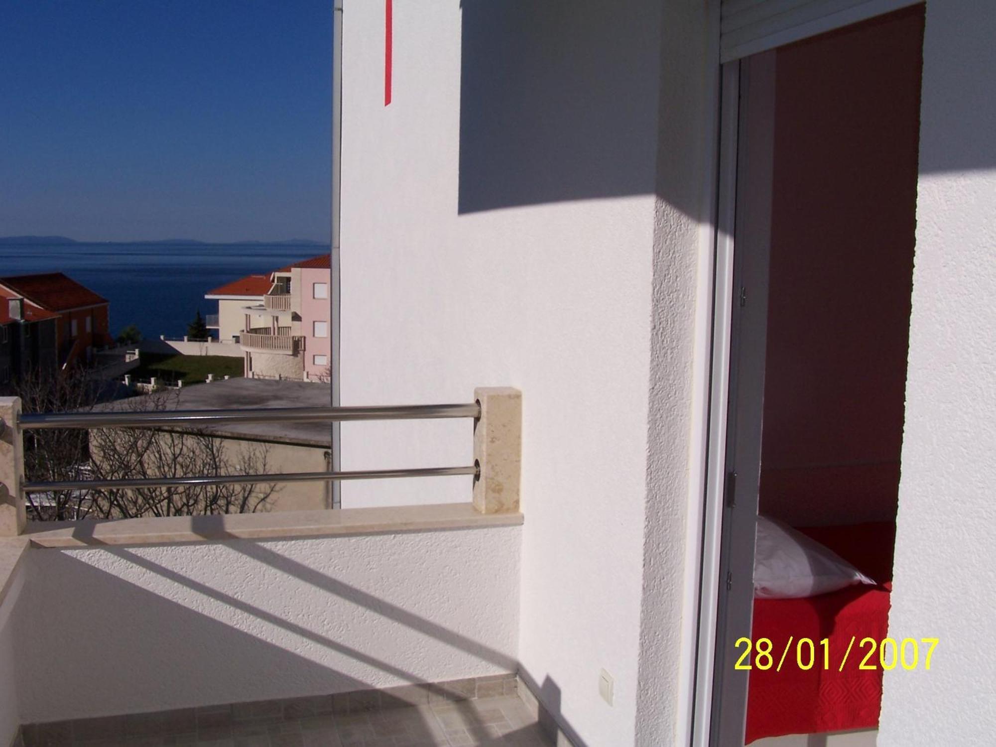 Apartments Perdijic Nemira Омиш Экстерьер фото