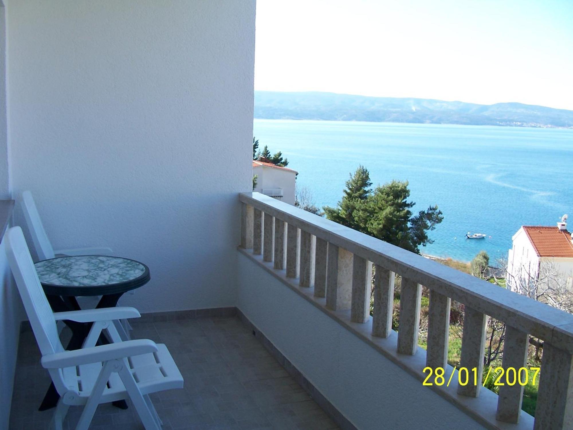 Apartments Perdijic Nemira Омиш Экстерьер фото