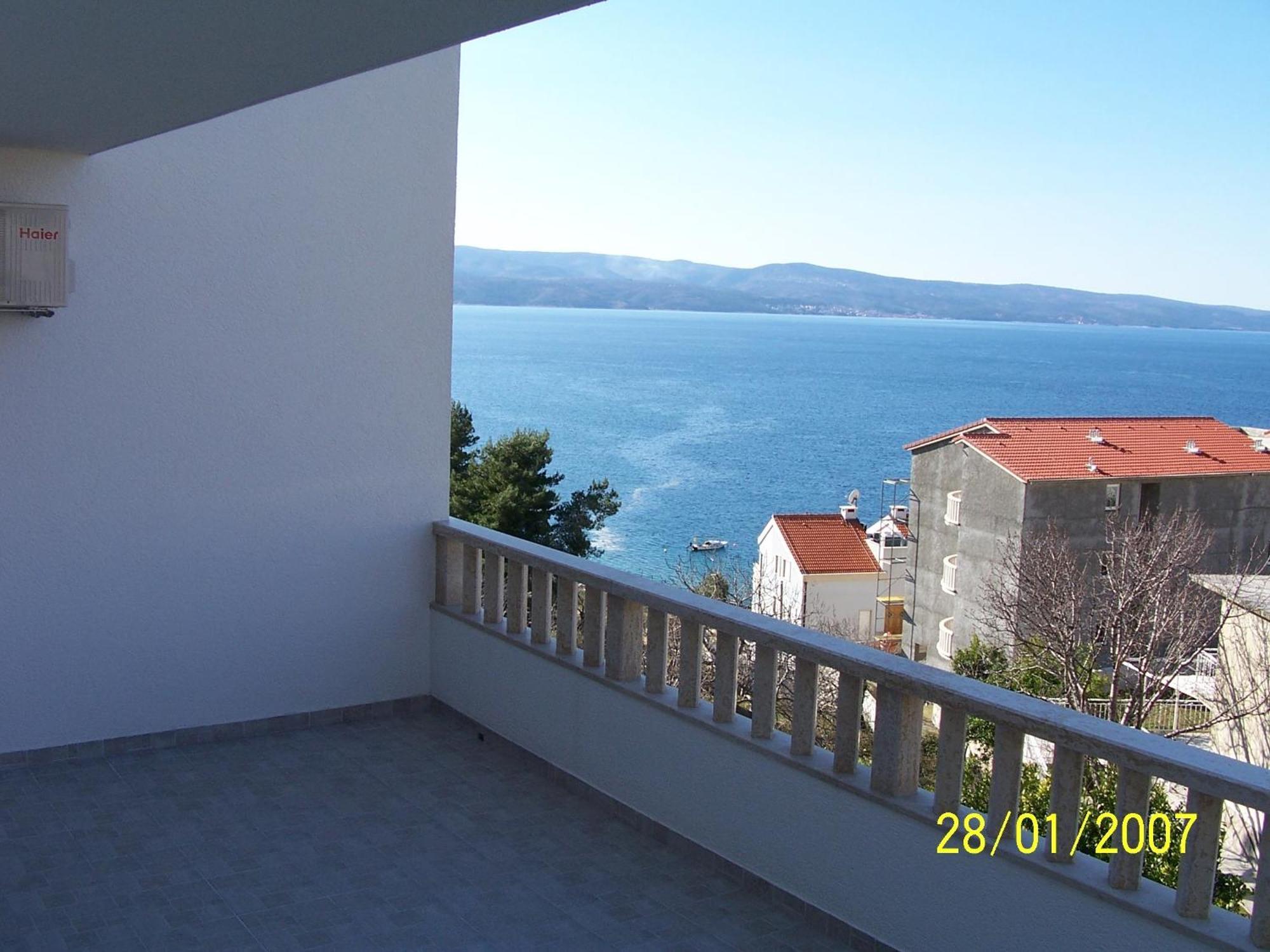 Apartments Perdijic Nemira Омиш Экстерьер фото
